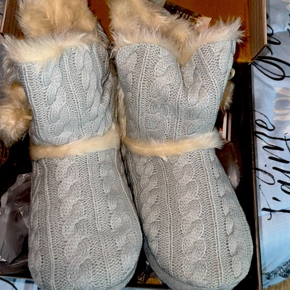 Bearpaw house booties - Picture 2 of 3